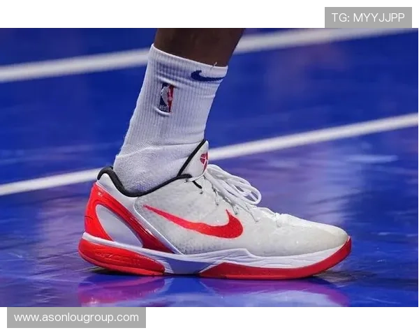 不打球也能秀鞋PJ塔克晒布克限量球鞋引发热议